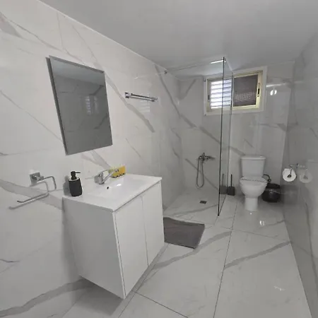 Lazuli Center Ap 5b * Larnaca