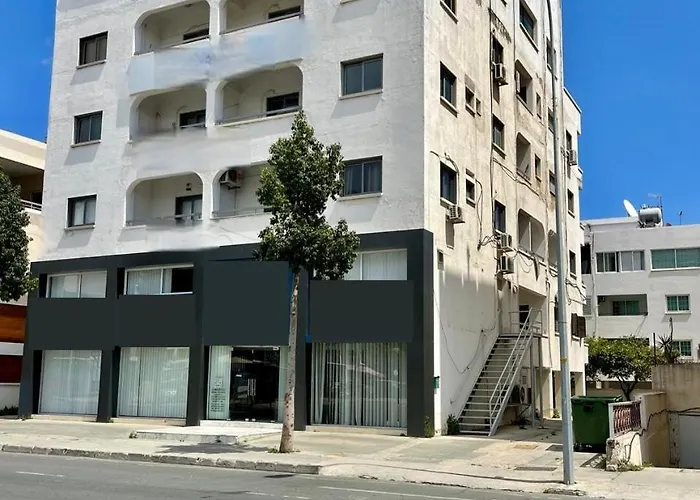 Centro * لارنكا